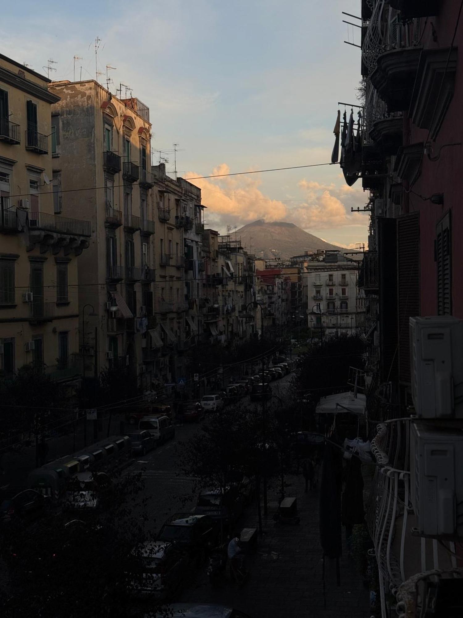 Valentino Caracciolo 105 Apartment เนเปิลส์ ภายนอก รูปภาพ
