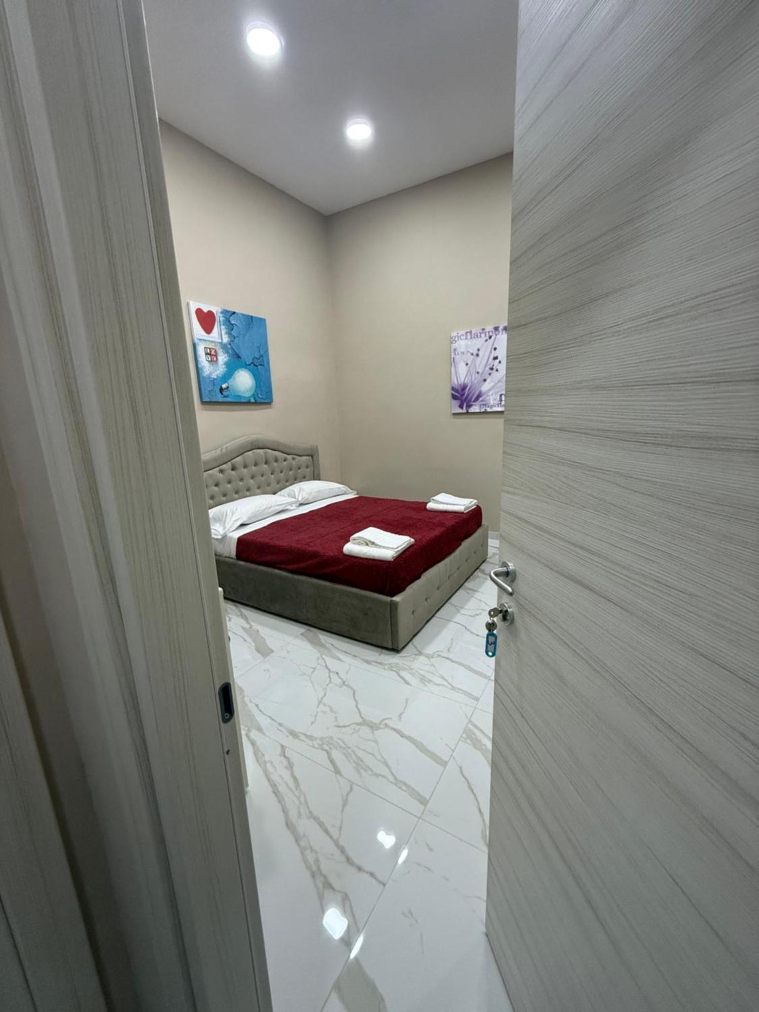 Valentino Caracciolo 105 Apartment เนเปิลส์ ภายนอก รูปภาพ