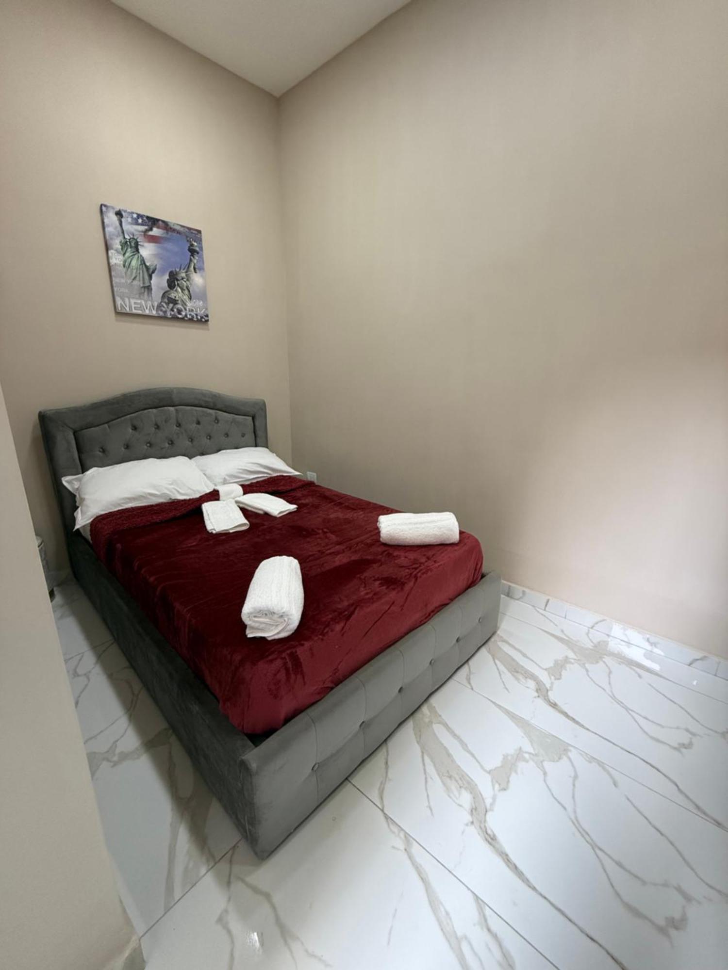 Valentino Caracciolo 105 Apartment เนเปิลส์ ภายนอก รูปภาพ