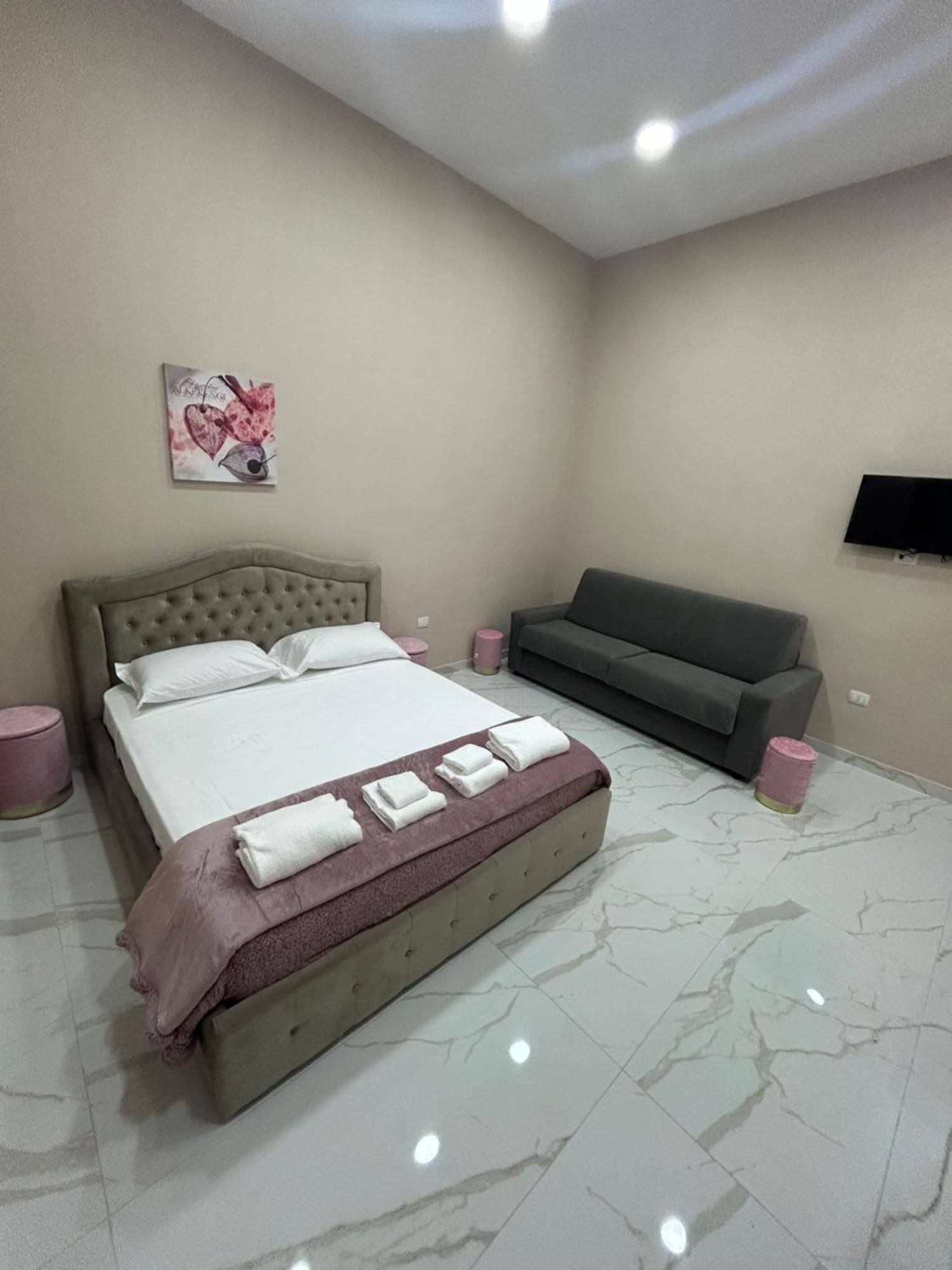 Valentino Caracciolo 105 Apartment เนเปิลส์ ภายนอก รูปภาพ