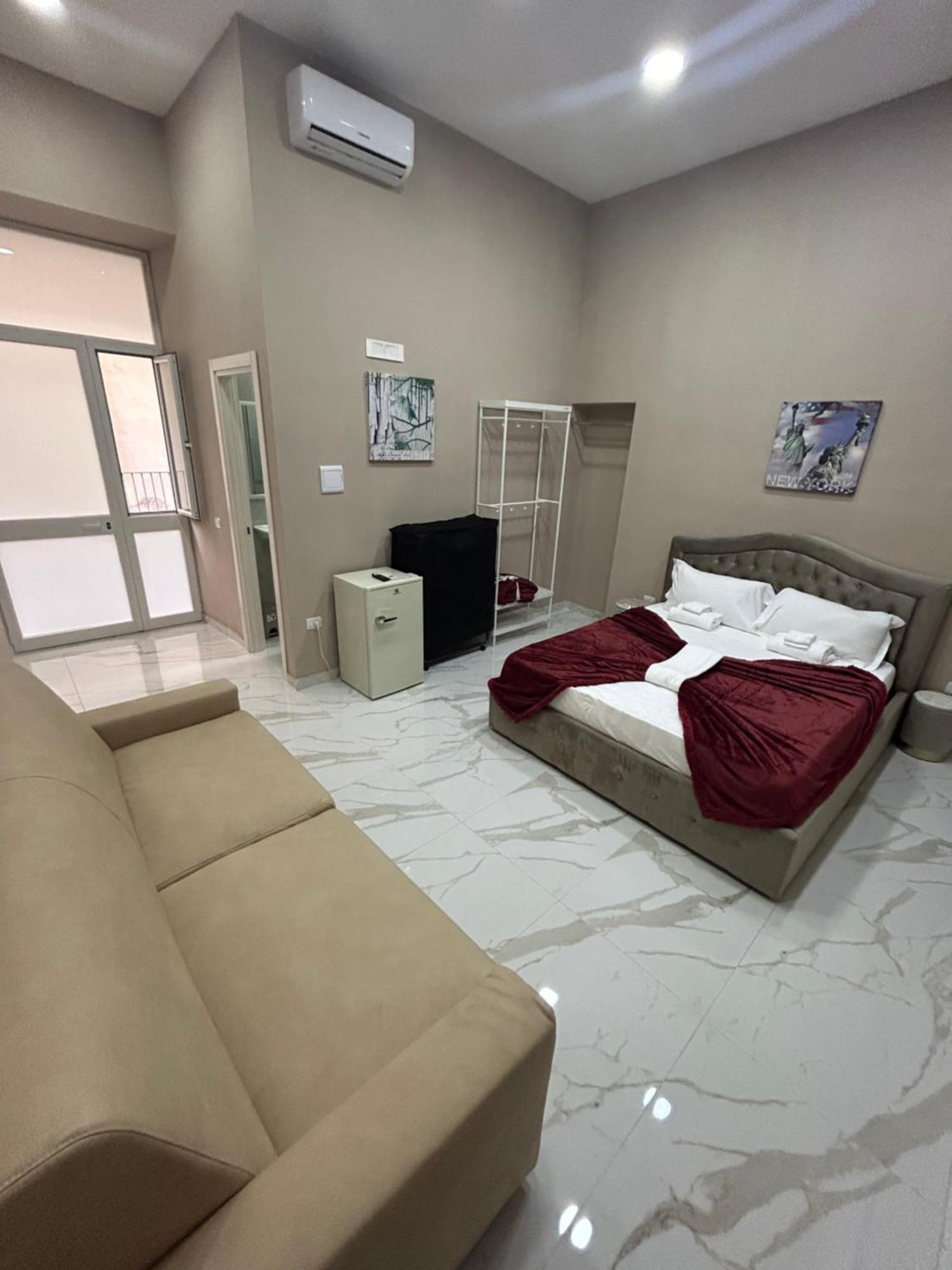 Valentino Caracciolo 105 Apartment เนเปิลส์ ภายนอก รูปภาพ