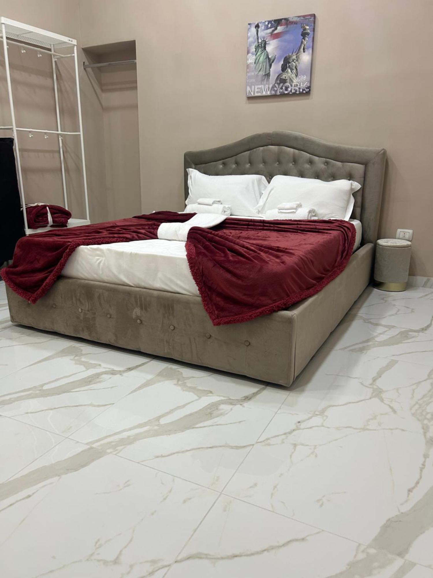 Valentino Caracciolo 105 Apartment เนเปิลส์ ภายนอก รูปภาพ
