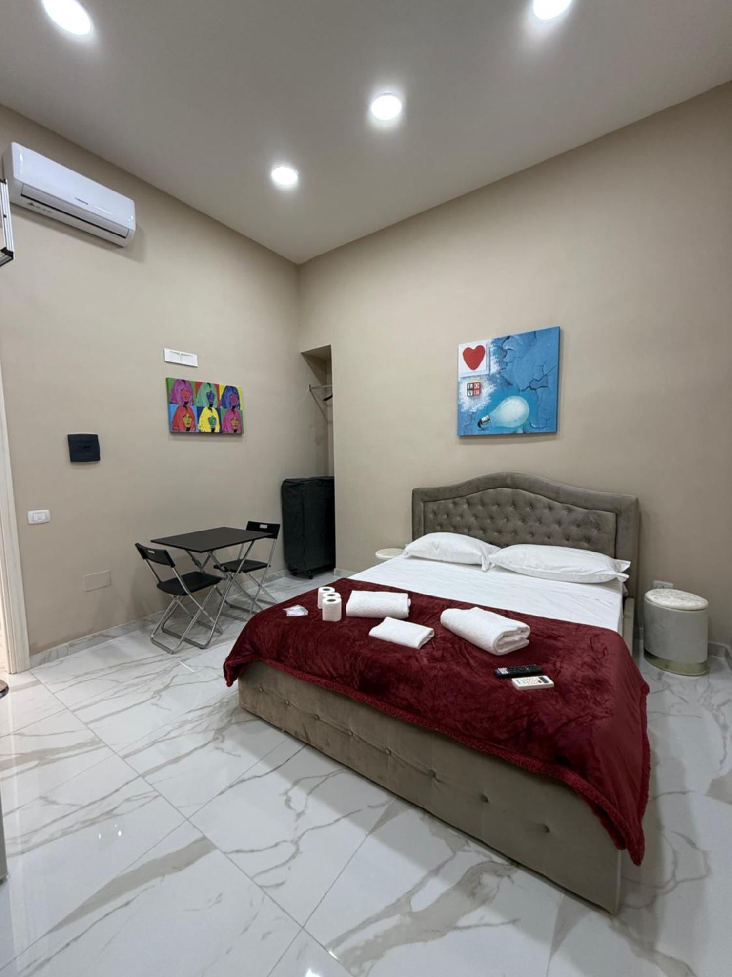 Valentino Caracciolo 105 Apartment เนเปิลส์ ภายนอก รูปภาพ