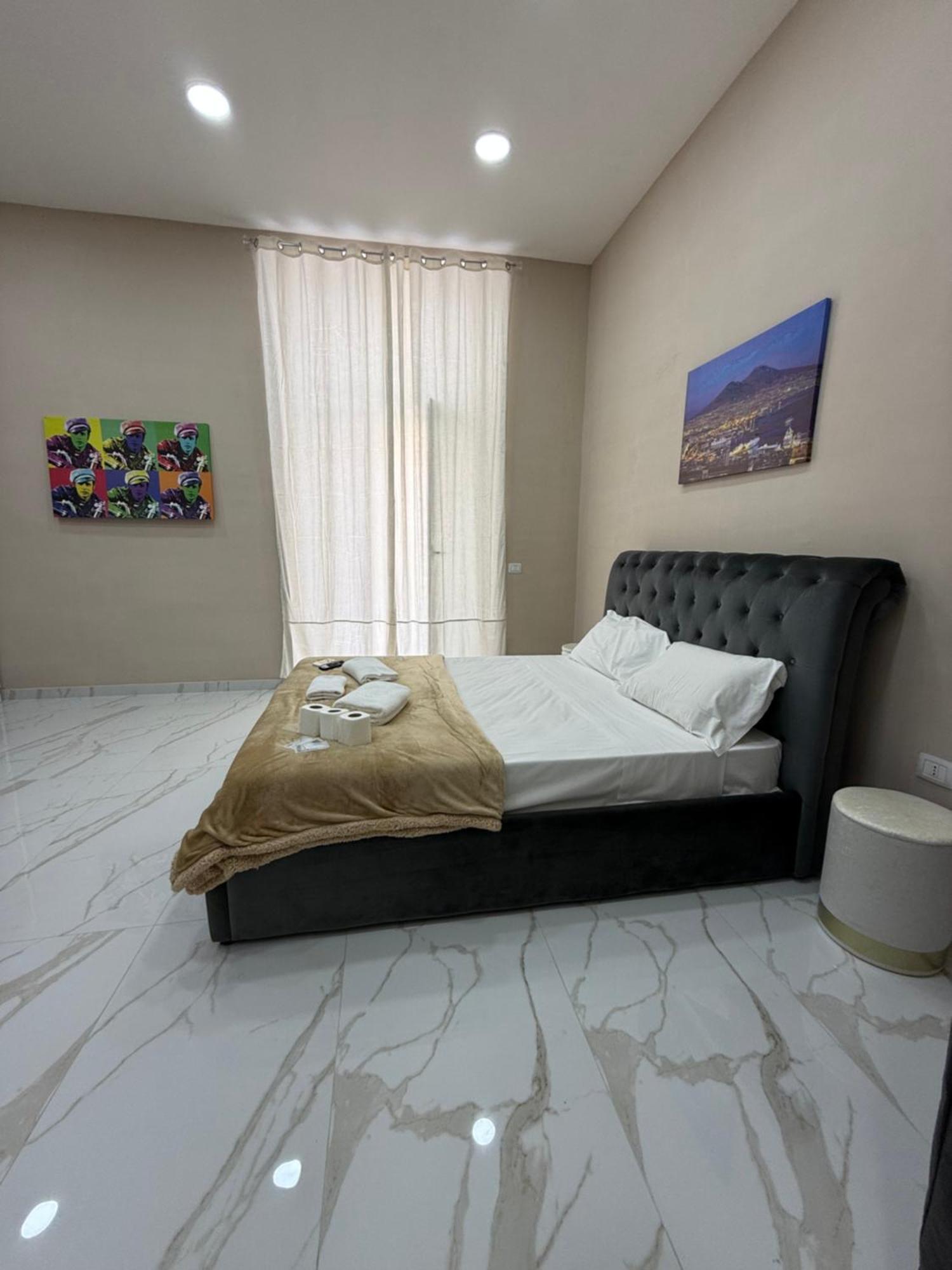 Valentino Caracciolo 105 Apartment เนเปิลส์ ภายนอก รูปภาพ