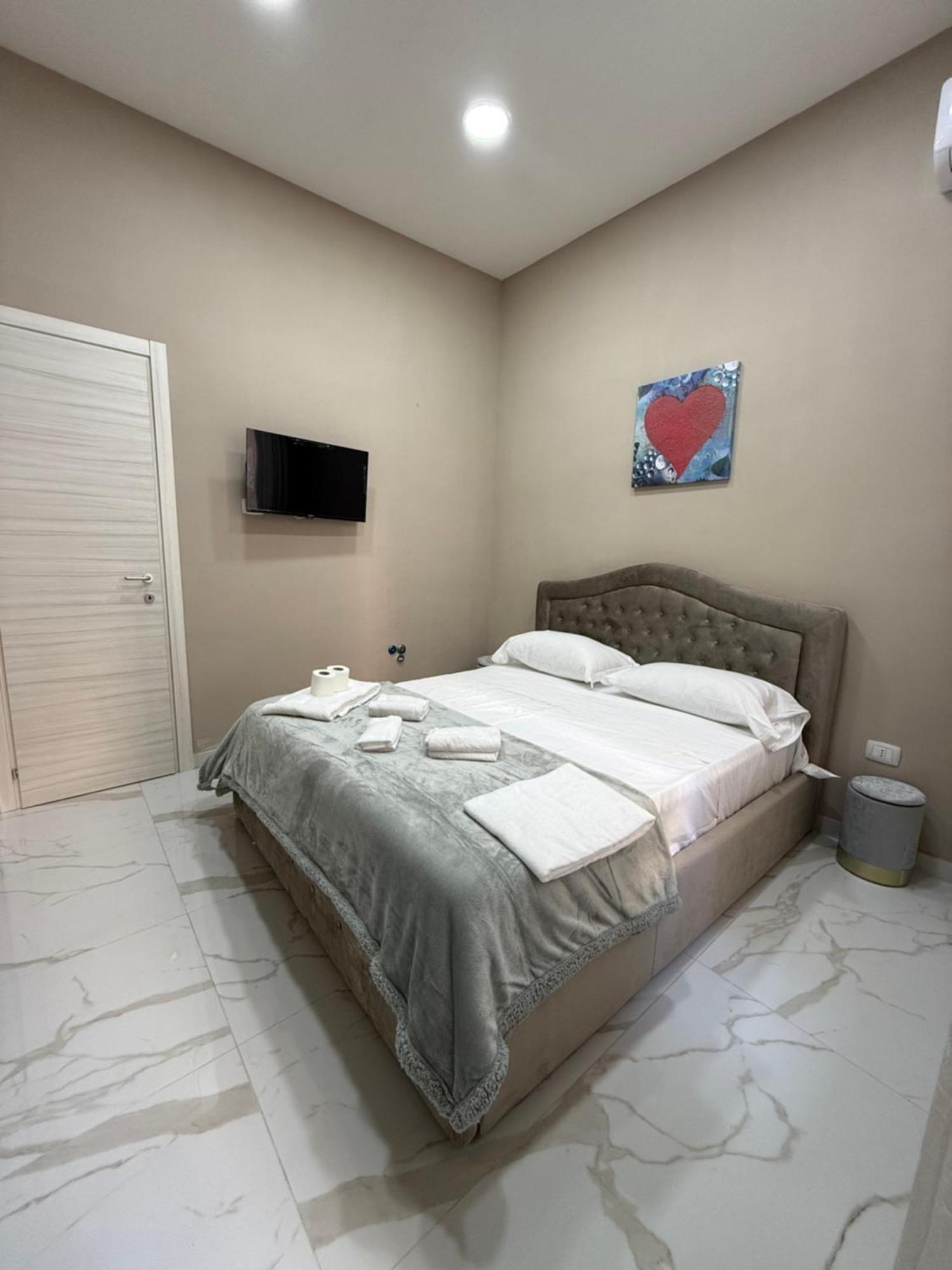 Valentino Caracciolo 105 Apartment เนเปิลส์ ภายนอก รูปภาพ