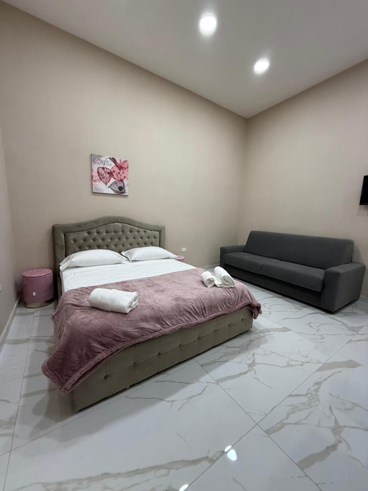 Valentino Caracciolo 105 Apartment เนเปิลส์ ภายนอก รูปภาพ