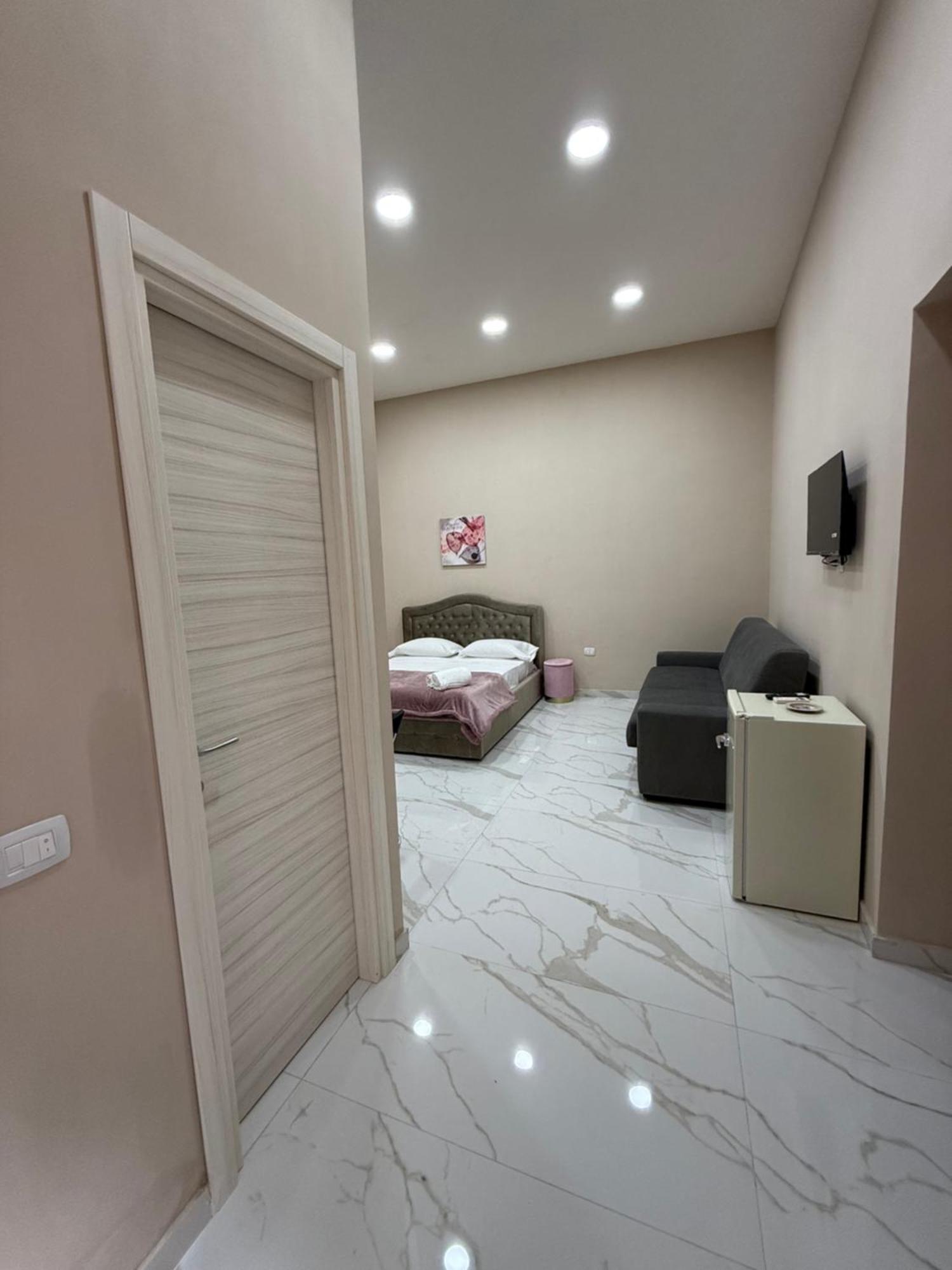 Valentino Caracciolo 105 Apartment เนเปิลส์ ภายนอก รูปภาพ
