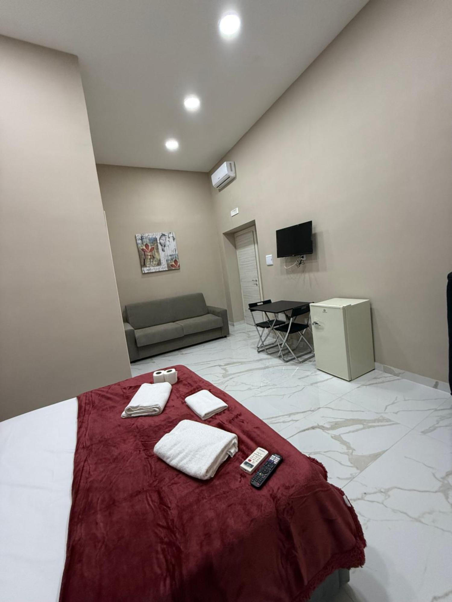 Valentino Caracciolo 105 Apartment เนเปิลส์ ภายนอก รูปภาพ