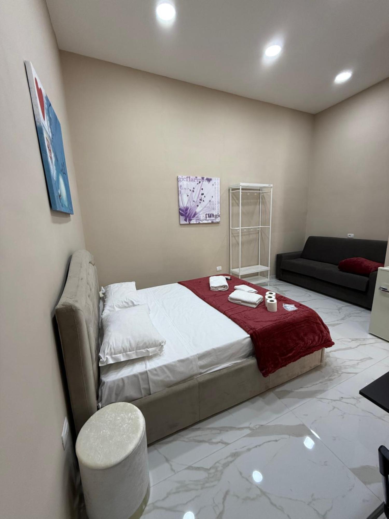 Valentino Caracciolo 105 Apartment เนเปิลส์ ภายนอก รูปภาพ
