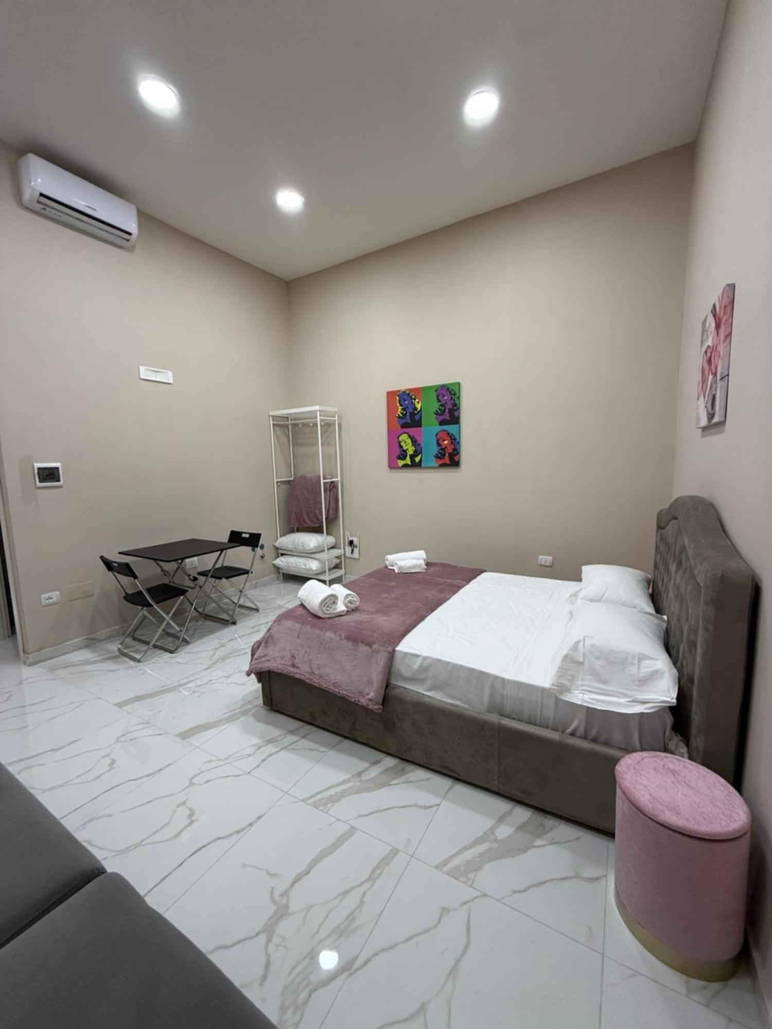 Valentino Caracciolo 105 Apartment เนเปิลส์ ภายนอก รูปภาพ
