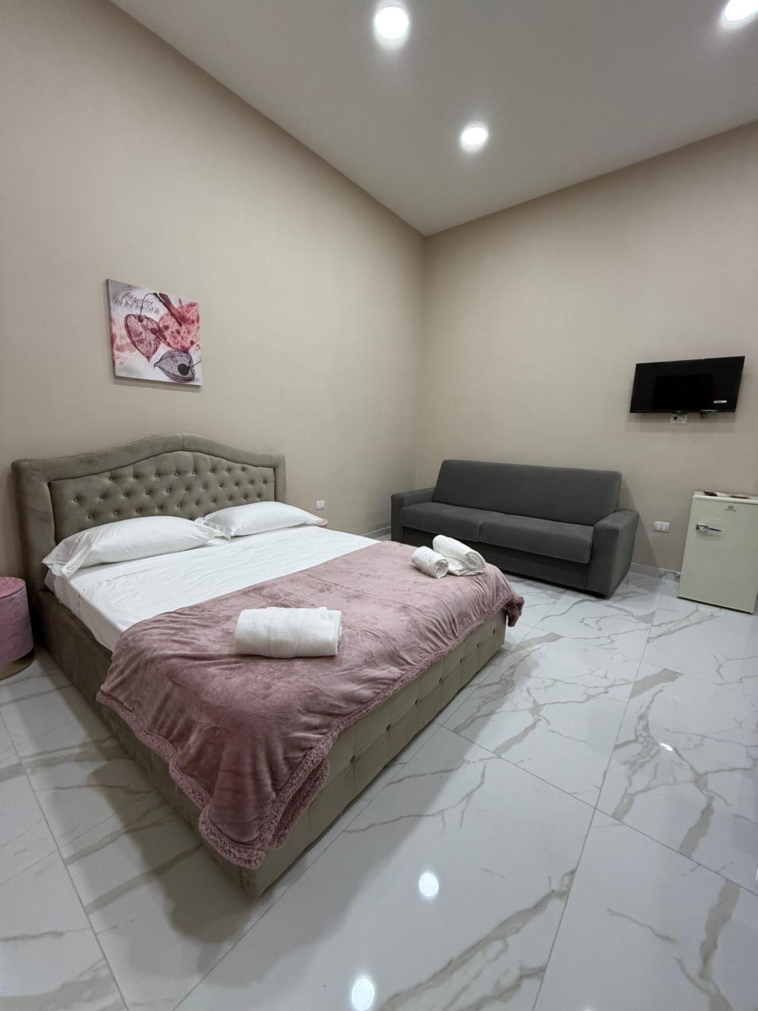 Valentino Caracciolo 105 Apartment เนเปิลส์ ภายนอก รูปภาพ